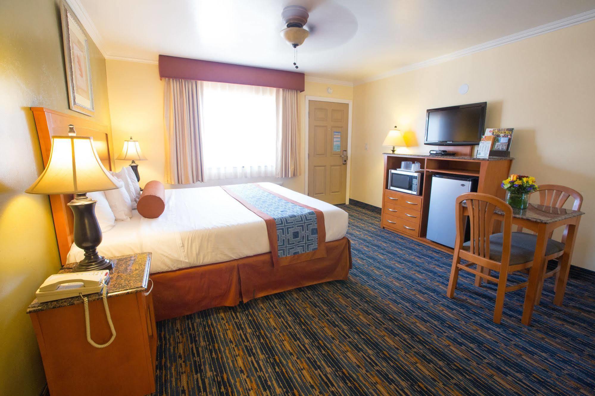 פיסמו ביץ' Beachwalker Inn & Suites מראה חיצוני תמונה